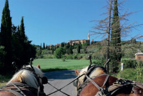 Magia della Val d’Orcia, due giorni in carrozza nelle terre senesi