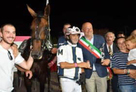 Sabato all’Ippodromo SNAI Sesana festa di apertura per la 110^ stagione di trotto con l’animazione, l’intrattenimento e i fuochi d’artificio